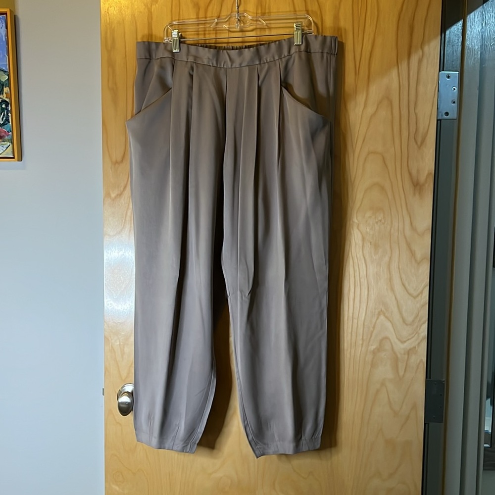 Eileen Fisher XL Taupe elastic pull on Tencel pant pleated front & tapered ankle